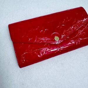 Louis Vuitton Vernis Sarah Wallet Cerise apple Red Monogram Patent NM3 Authentic